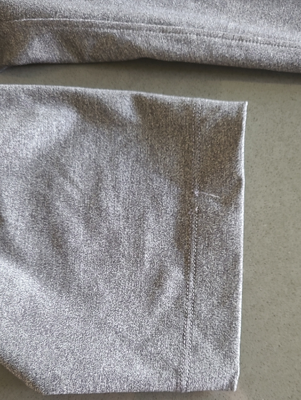 Lululemon On The Fly Pants. Size 6 - Picture 7 of 8